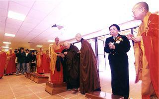 Ven. Wang Chi and Madam Sally Aw Sian welcomed the sixteen prominent monks to officiate at the Consecration Ceremony of the Buddhist statues in the Main Hall