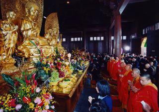 Eminent monks from various monasteries officiated at the Consecration Ceremony for the Buddhist statues in the Main Hall of Chi Lin Nunnery