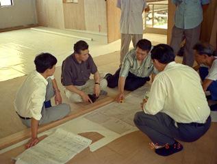 Japanese expert in ancient architecture, Mr. Akio Takigawa(second from left) discussing the  1:1 lofting process with other work team experts
